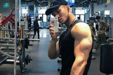 清远肌肉男模(肌肉男模拟器)