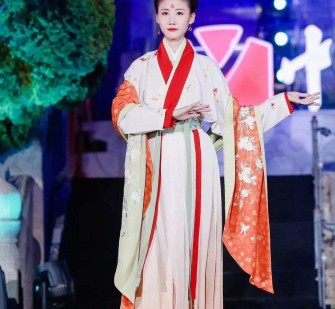 清远汉服模特是哪种兼职的吗(网上雇用古拆汉服模特可信吗)