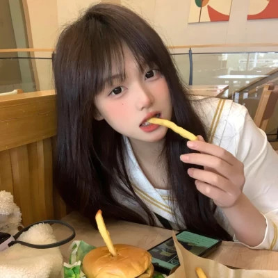清远伴游女生李欣怡的资料