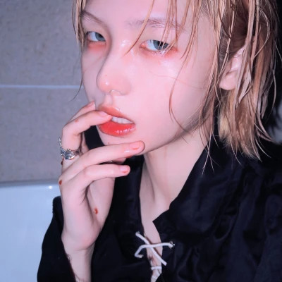 清远伴游女生樱花漫舞的资料
