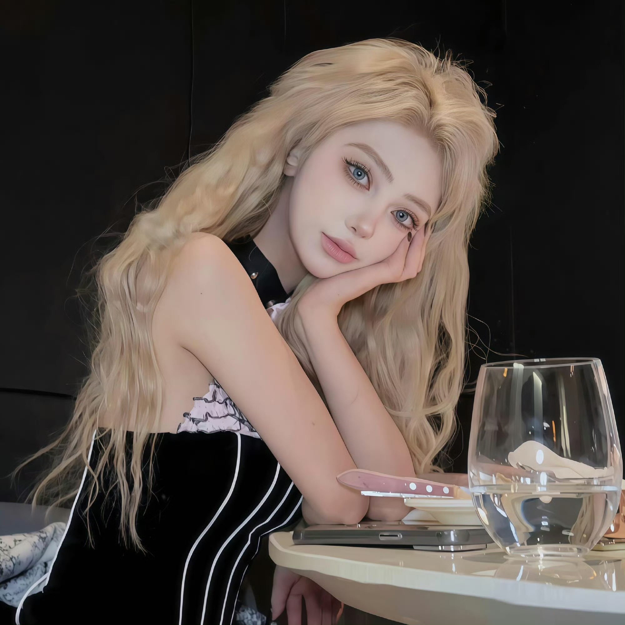 清远伴游女生晨露的资料