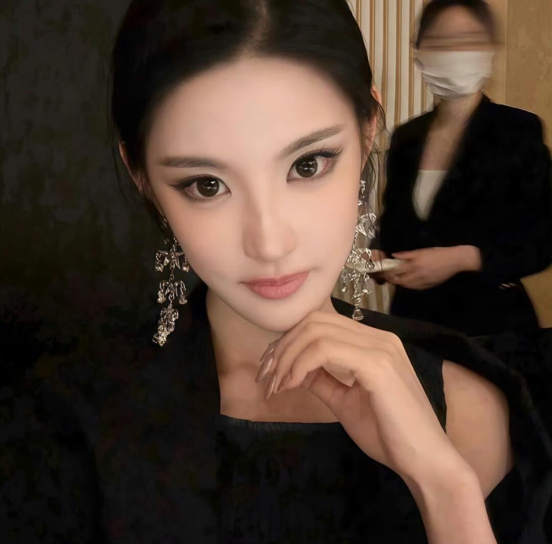 清远伴游女生 | Isabella Chen的资料
